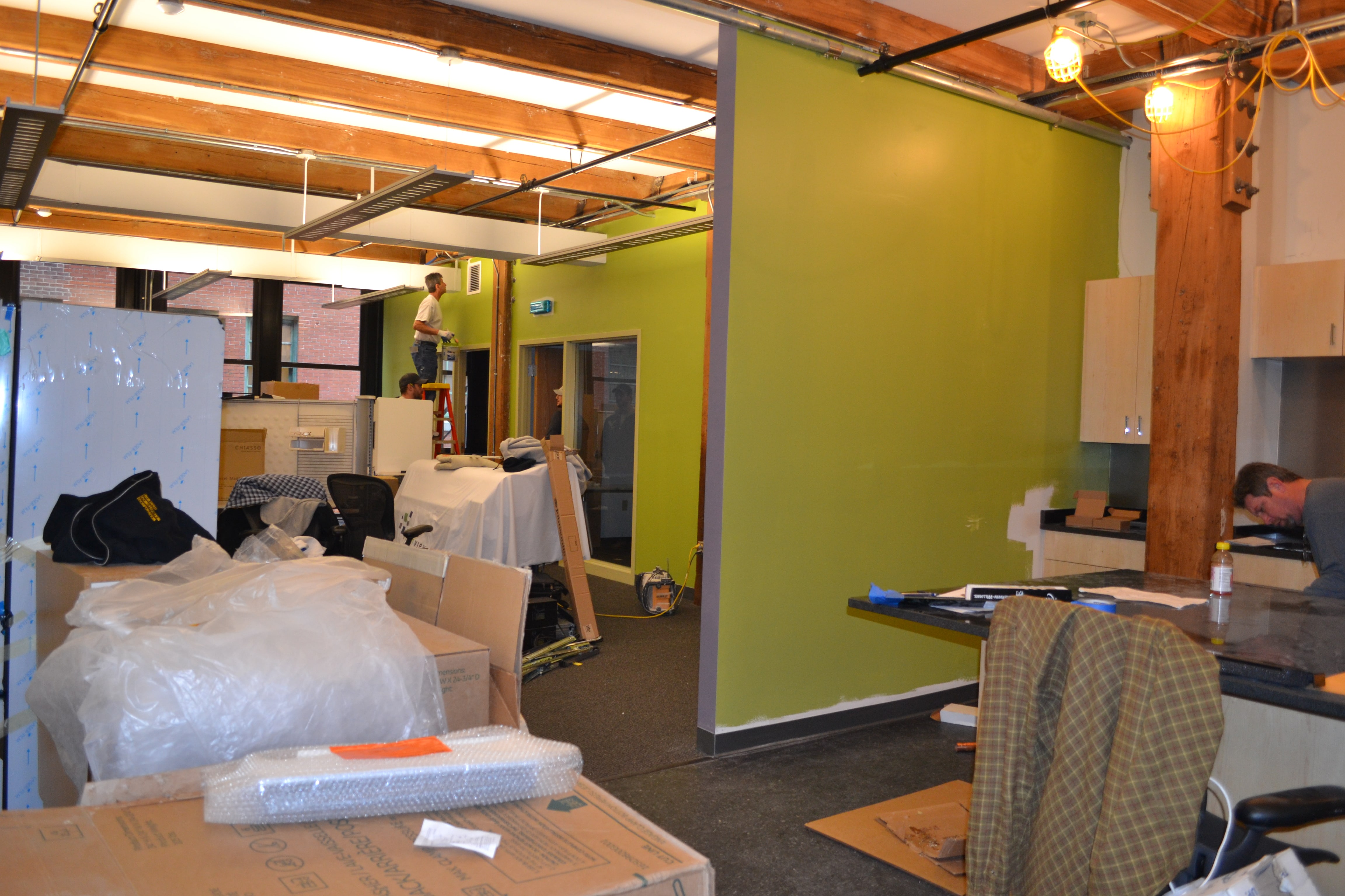 Office remodeling tips: easy ways to reduce costs