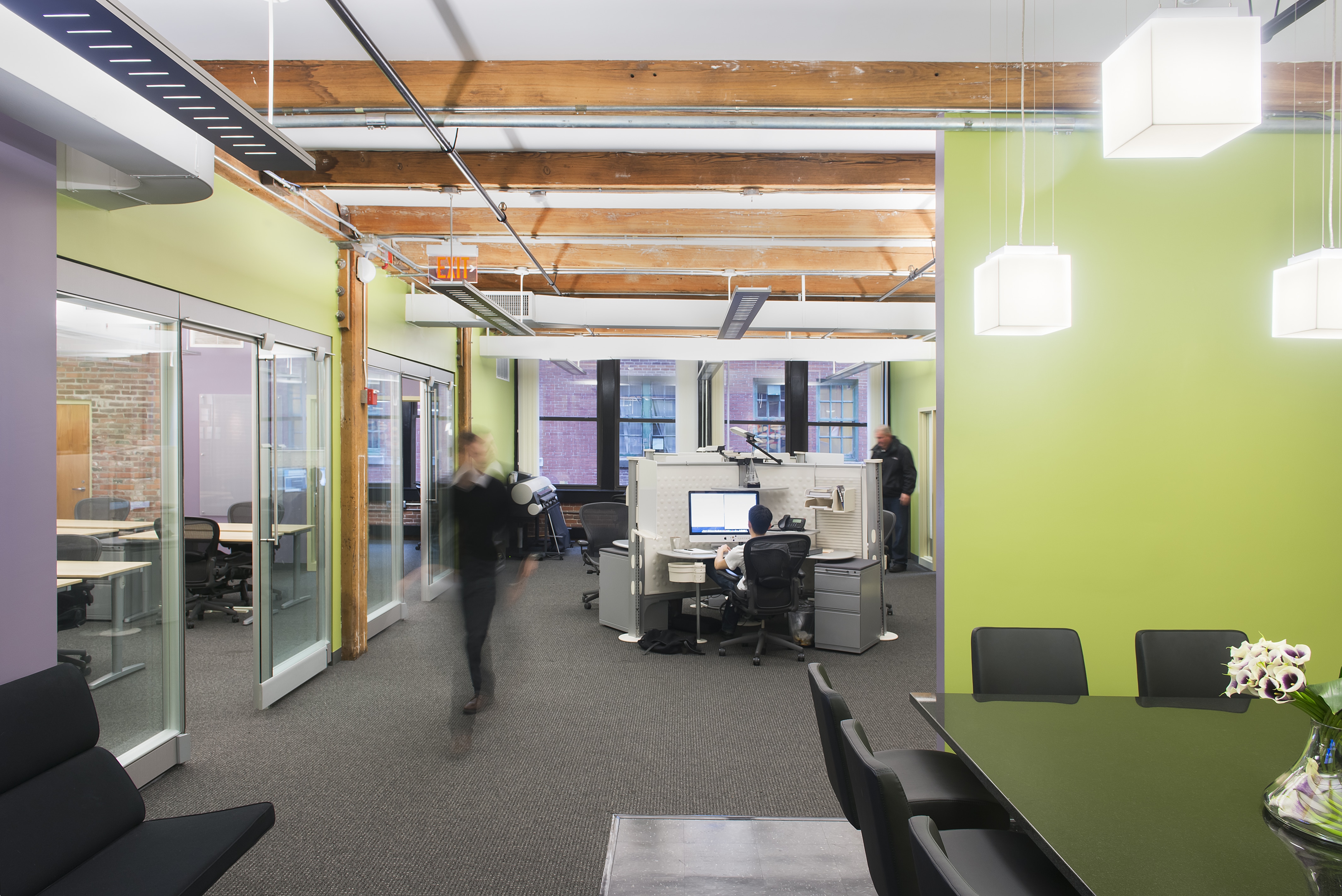 Office remodeling tips: easy ways to reduce costs