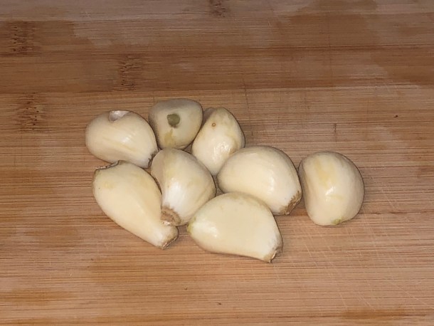 Cooking Eorzea | Garlic cloves.