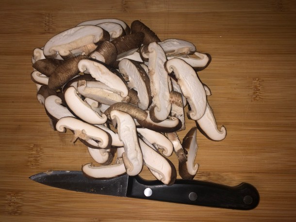 Cooking Eorzea | Sliced shiitake mushrooms.