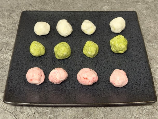 Finishe dough balls.
