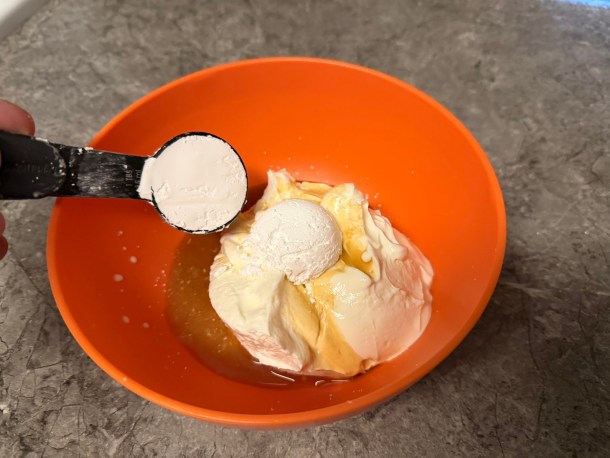 Cooking Eorzea | Adding in powdered sugar.