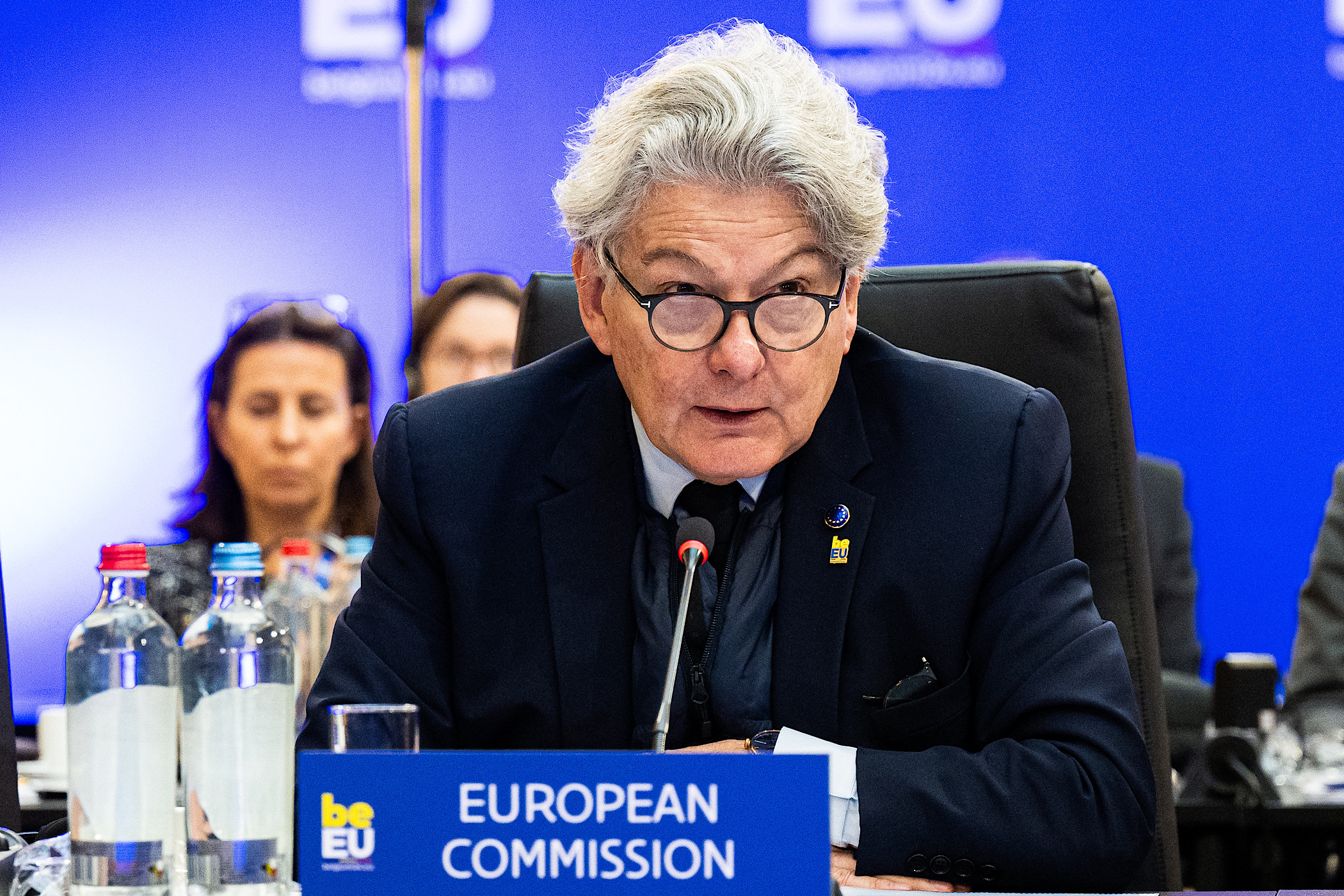 Titelfoto bij artikel EU-Commissie wil weer stap zetten naar Europese Defensie Unie Johannes vervloed opiniez