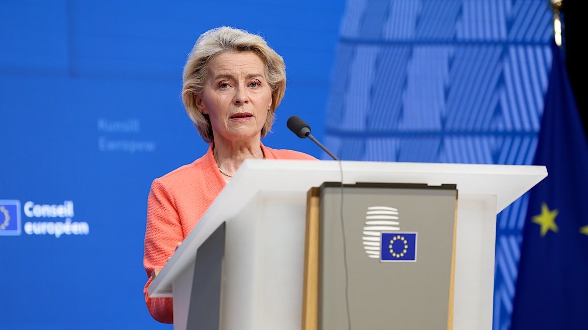 Titelfoto artikel EU onder Von der Leyen blijft tegen de stroom in roeien opiniez pieter cleppe