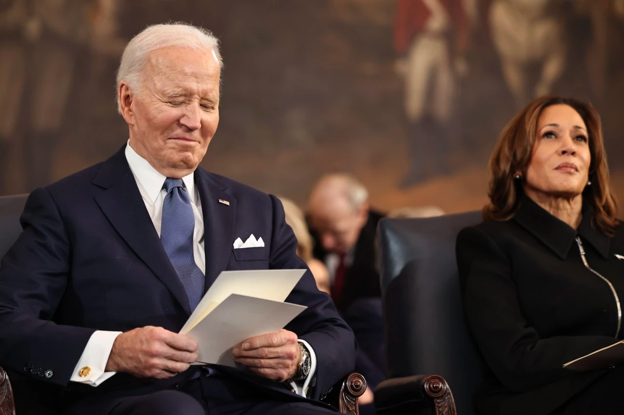 Democrats Face Choice Back Gop Spending Plan To Avert Government