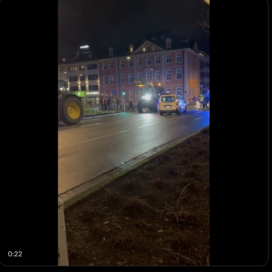 Bauern legen Koblenz lahm