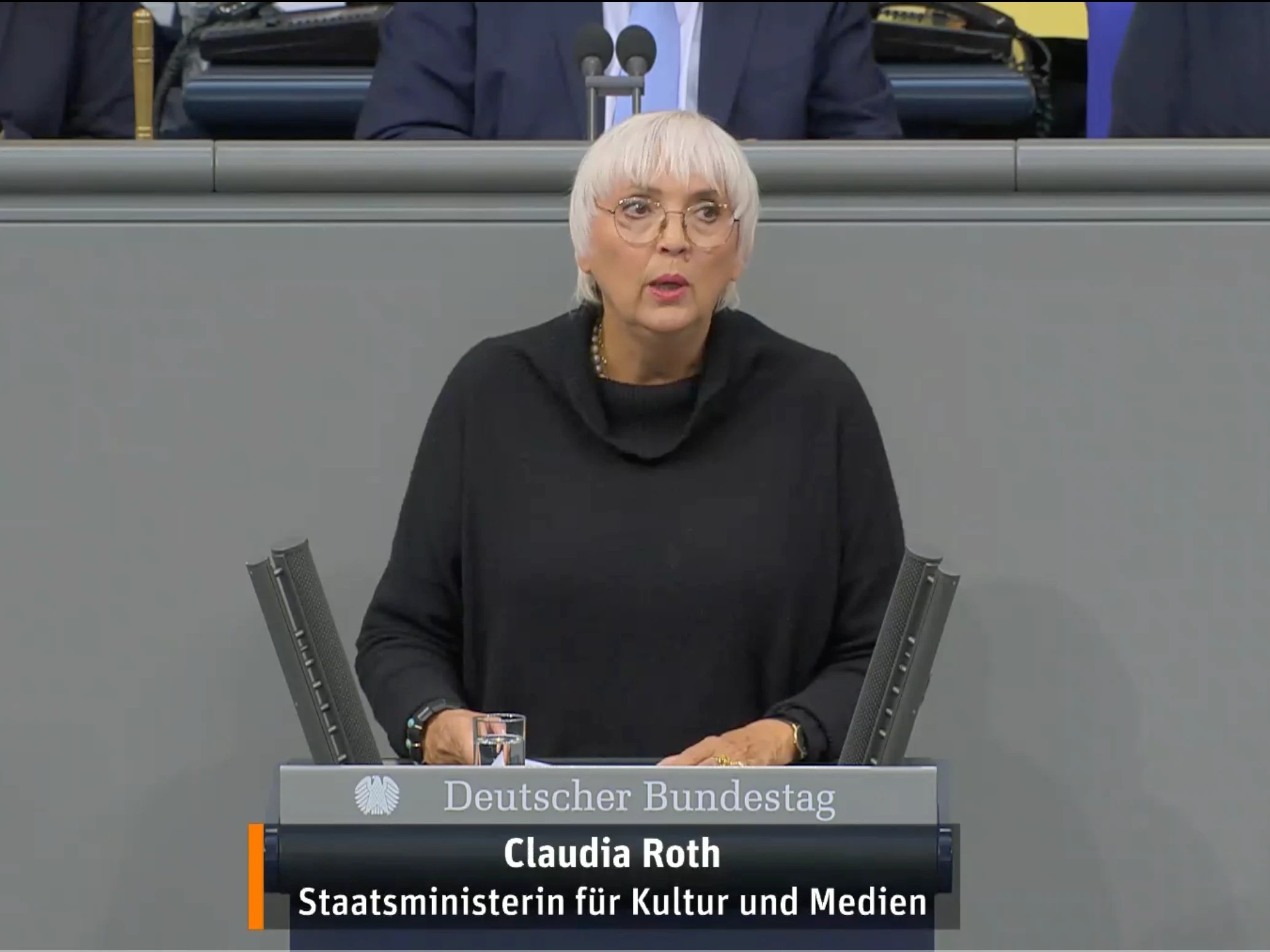 Geldverschwendung: Harte Kontroverse um Beförderungen in Roths Kulturbehörde