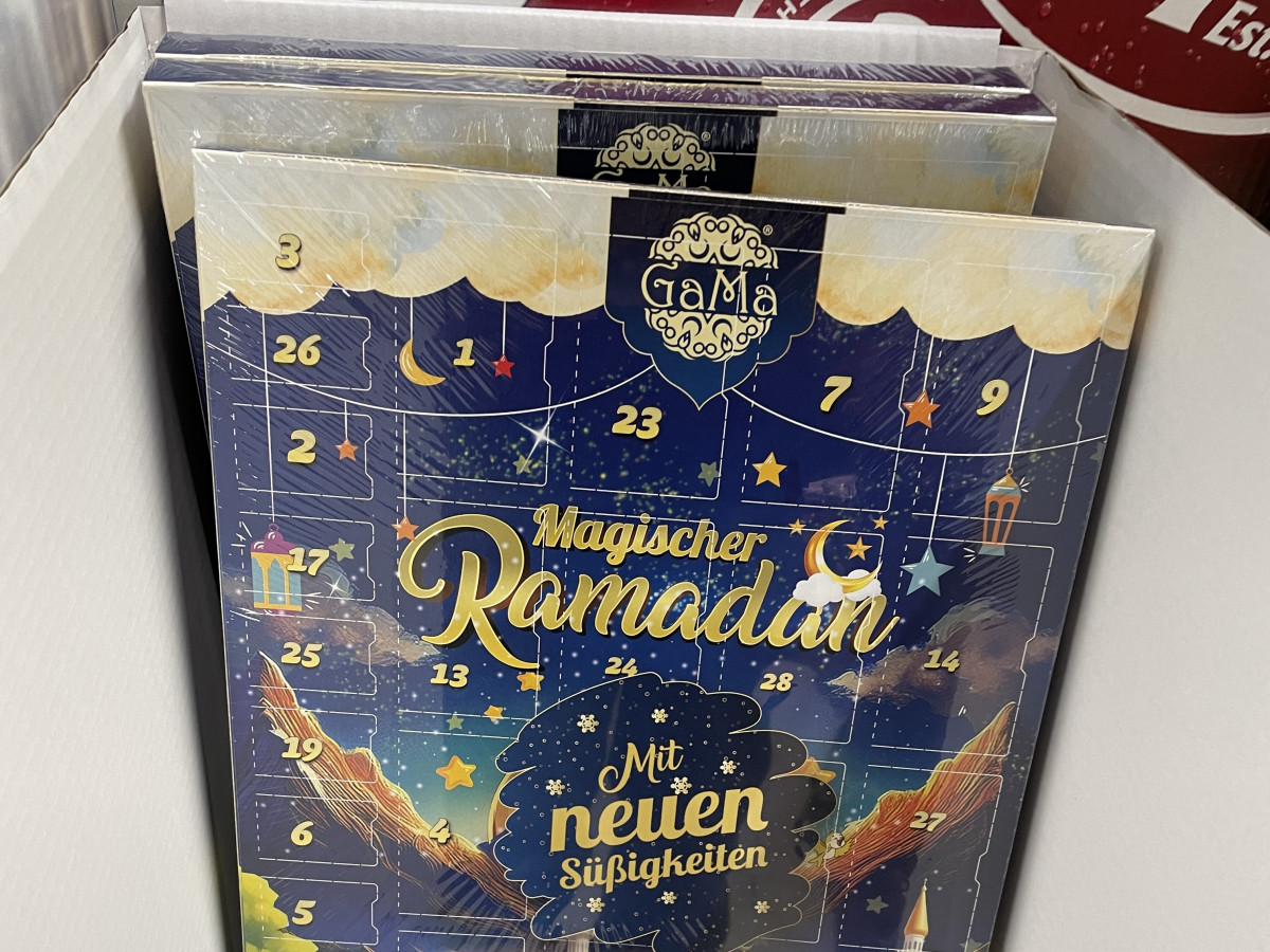 Rotes Blut und rote Ramadanbeleuchtung
