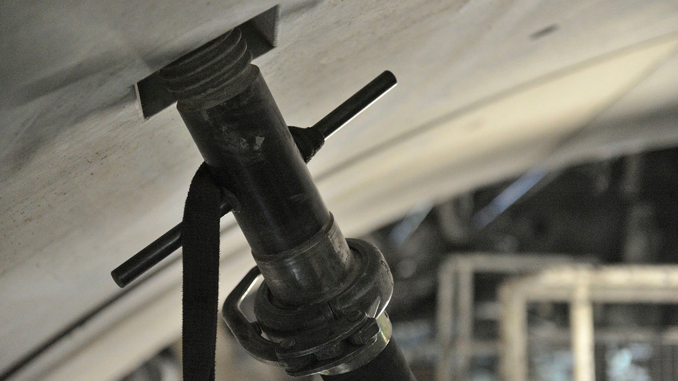 Grouting_Lifting_In_Use