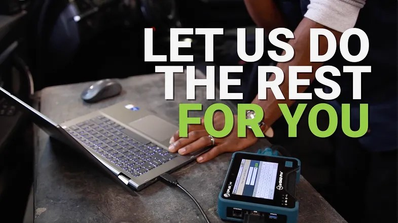 A CarDAQ-Pro tool and a technician accessing IVS 360 on a laptop to get live remote Master Tech support in the bay.