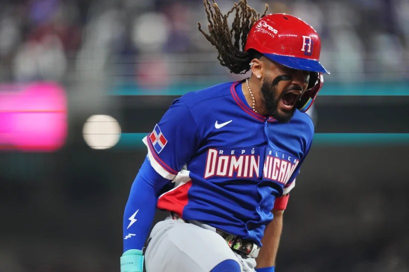 Dominicana se impone a Venezuela por 7-5 y termina invicta en Grupo D de Clásico Mundial