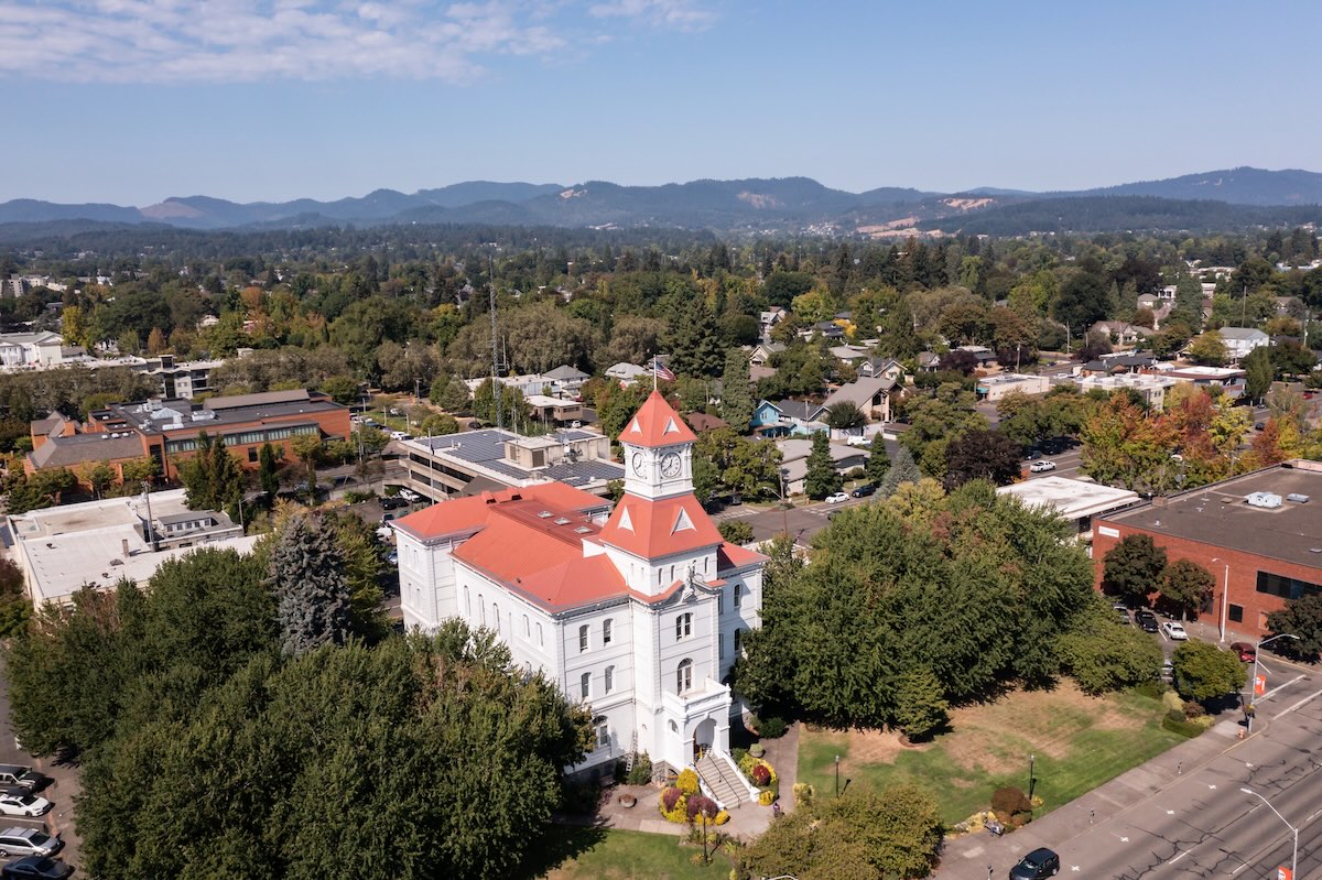 12 Awesome Things To Do In Corvallis Oregon Corvallis Downtown Overhead 
