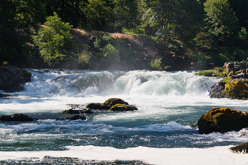 Deadline Falls on the North Umpqua River, a popular salmon-leaping viewing spot