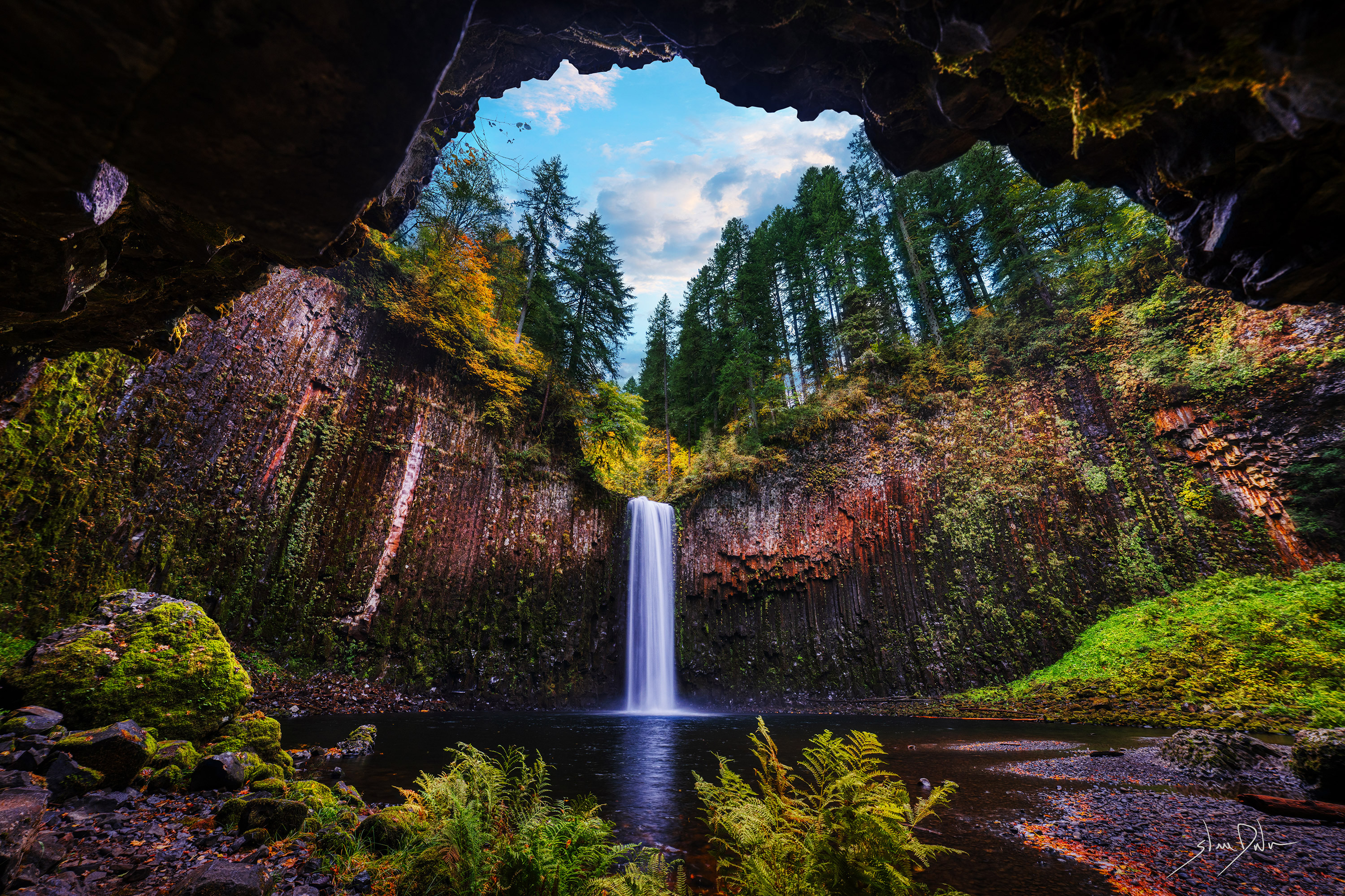 Abiqua Falls, a 92-foot waterfall plunging into a circular basalt amphitheater in Santiam State Forest