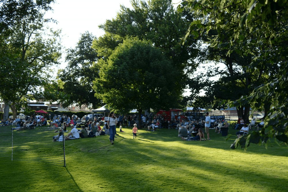 Green lawns and picnic areas at Roy Raley Park in Pendleton, Oregon