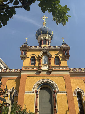 ‘Guardians of memory:’ An article is published on the Orthodox Church in Menton, with an interview with Priest Evgeny Nikitin.