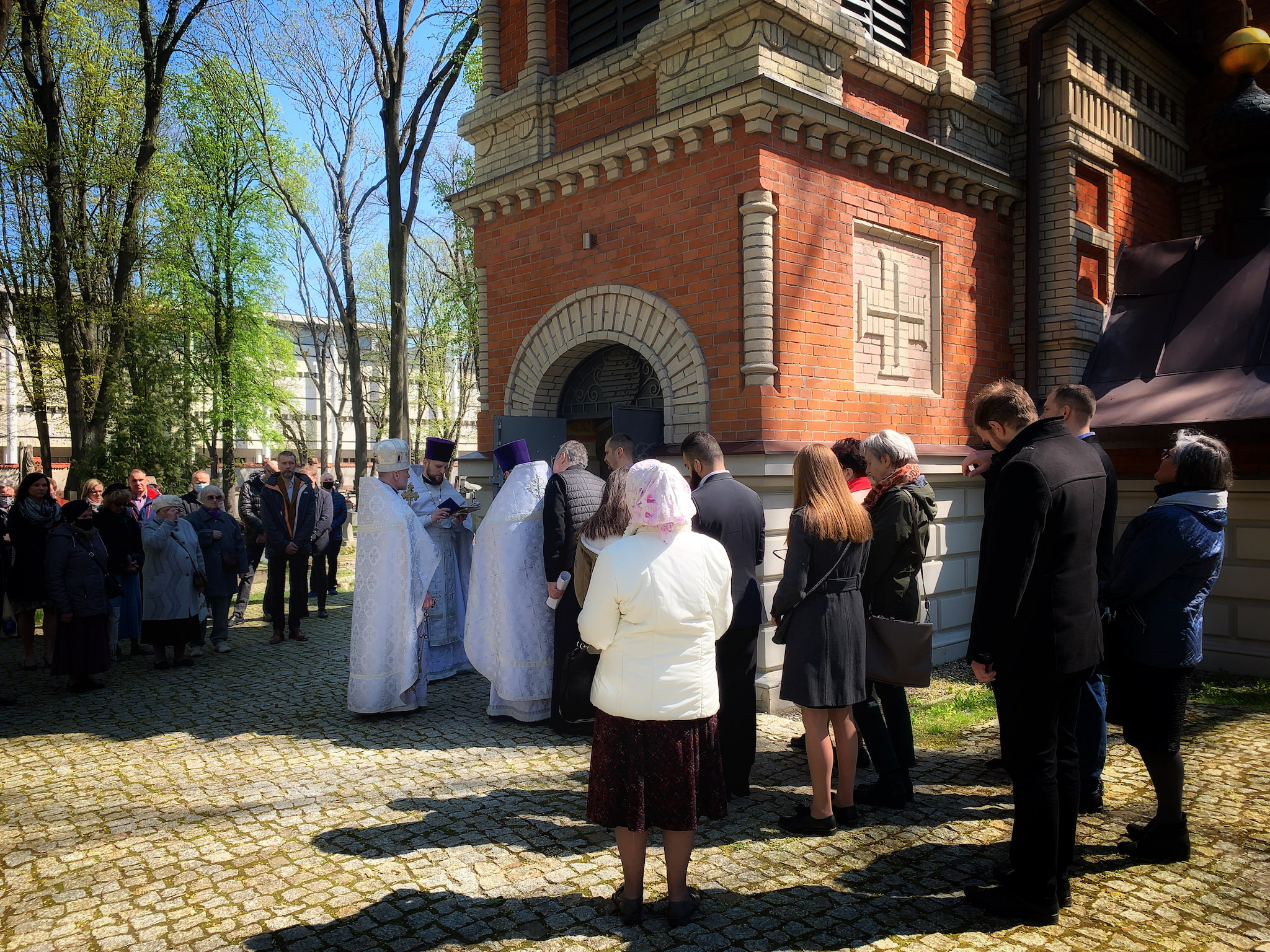 Panichida w niedzielę Antypaschy w lubelskiej cerkwi Niewiast Niosących Wonności na cmentarzu przy ul. Lipowej