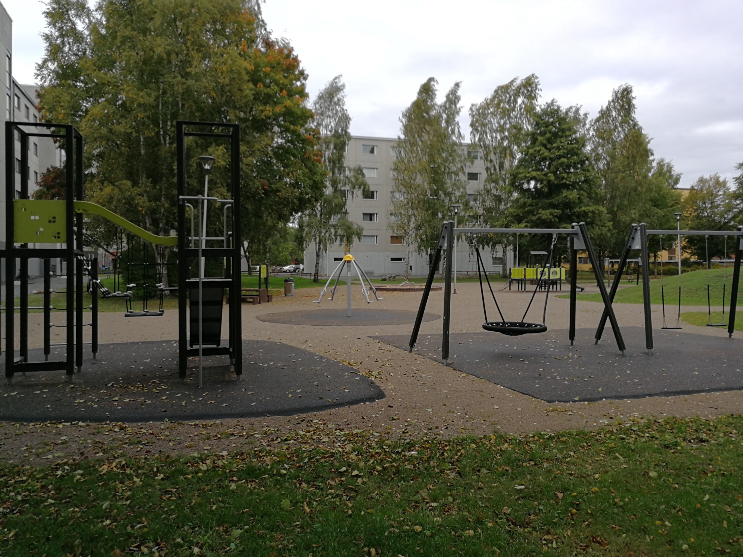 Asuinalueen leikkipuisto uusittu 2018