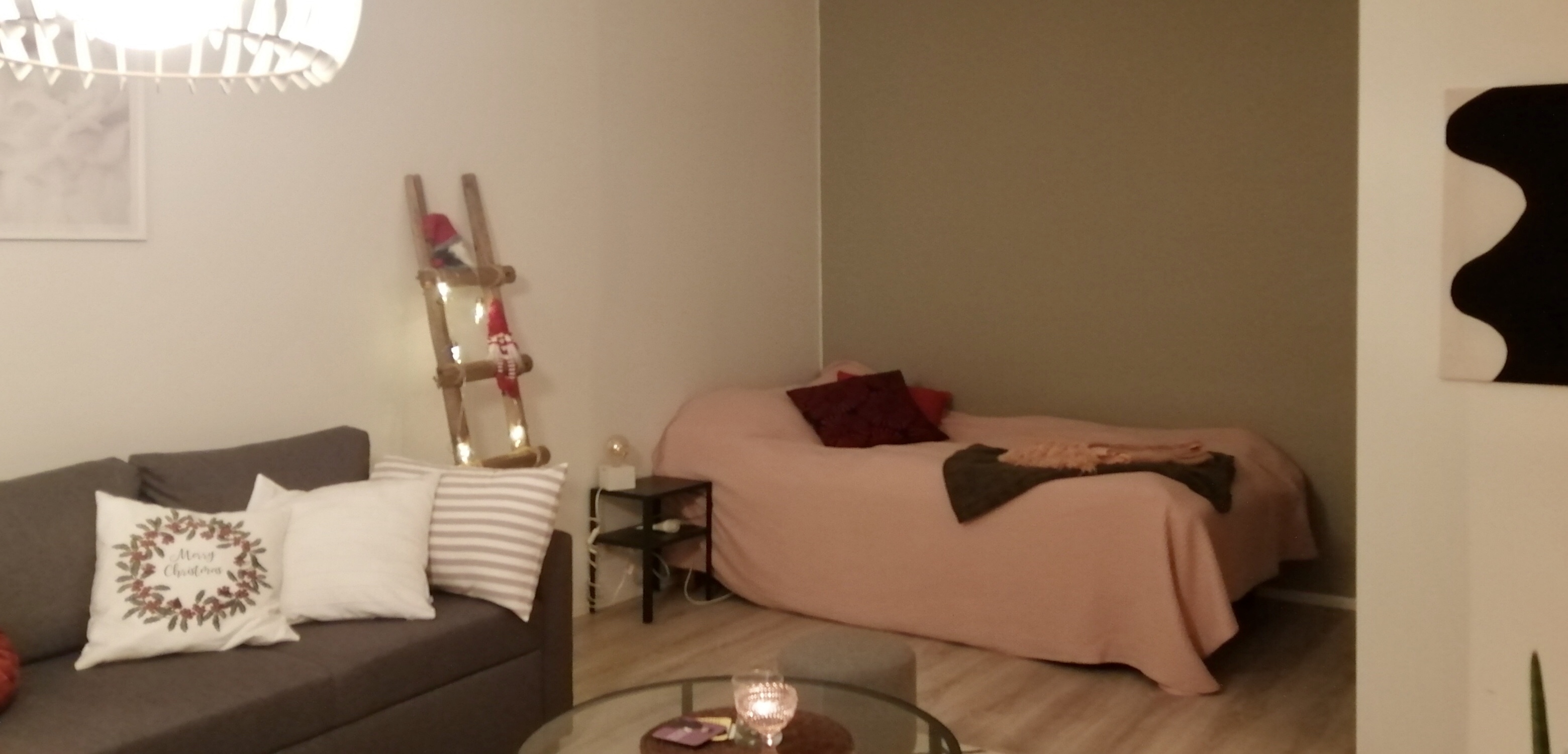 Parvekkeen ovelta päin