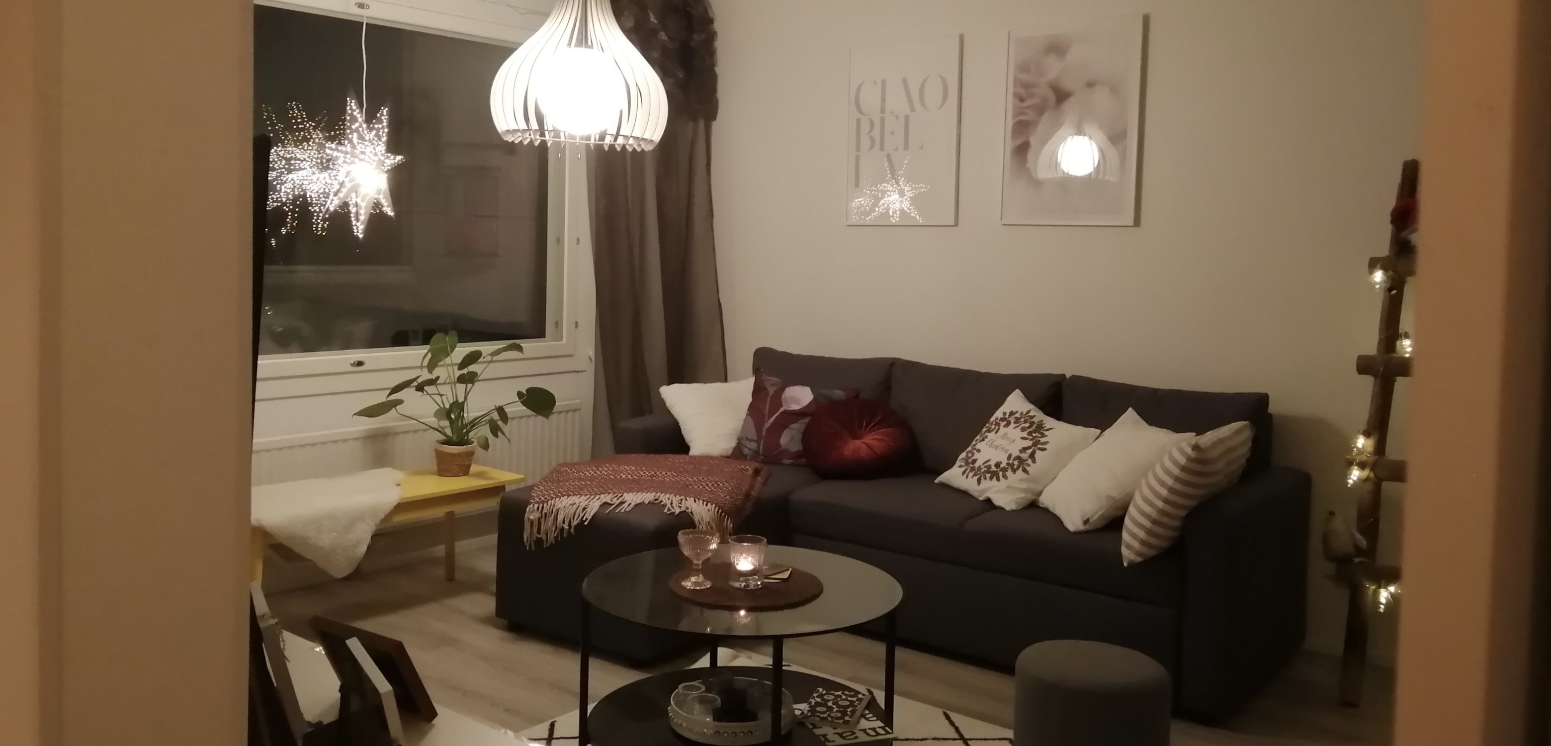 Eteisestä huoneeseen