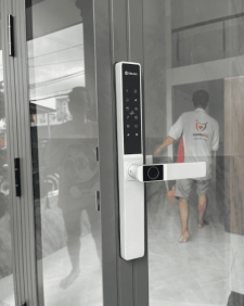 TOP 10+ Khóa Cửa Nhôm Vân Tay Kính Xingfa GIÁ TỐT Nhất 2026 26 24