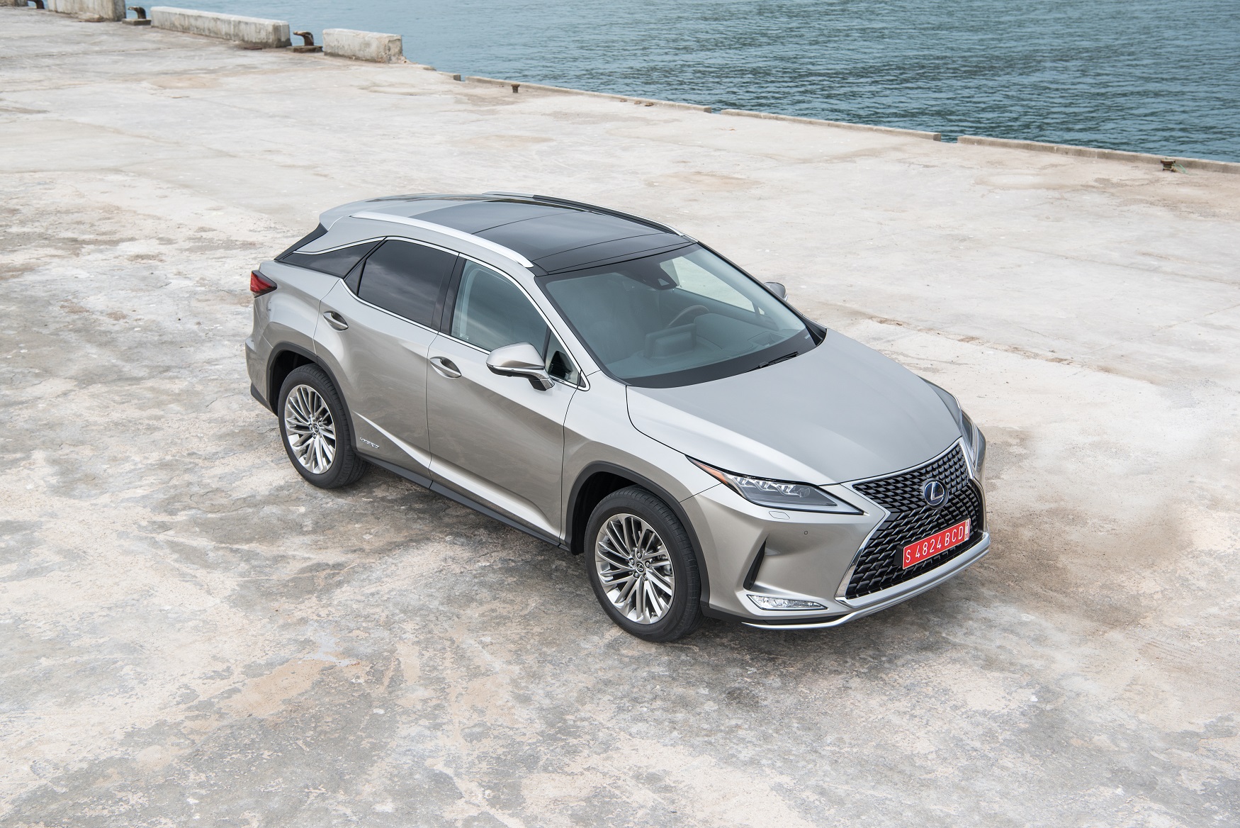 Lexus’un SUV modeli RX yenilendi