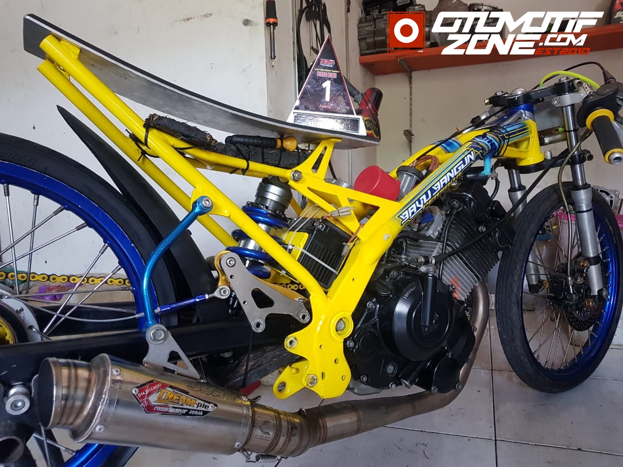 Karburator fcr 35 pada suzuki satria fu racikan bima'tembus waktu 7.483 detik dengan settingan mesin di bawah 200cc. Fu 200cc Bbp Yb55 Nyaris Tersingkirkan Otomotifzone