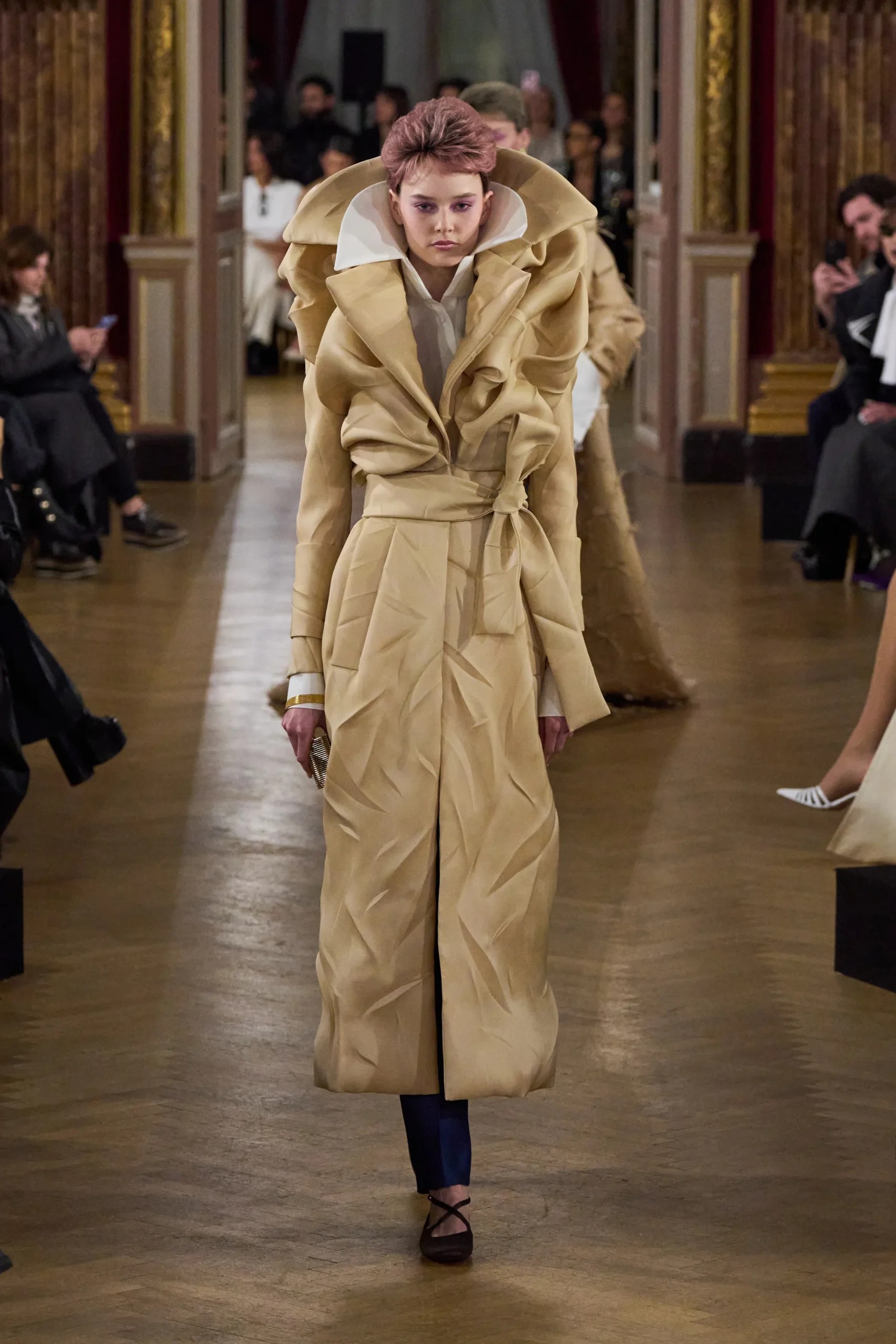 VIKTOR&ROLF ヴィクター&ロルフ コート46 ルック】「ヴィクター＆ロルフ」2023年春夏オートクチュール