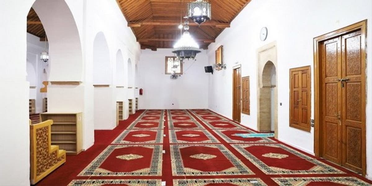 حزب إسباني يطالب بمنع أئمة مغاربة من ممارسة نشاطهم بسبتة