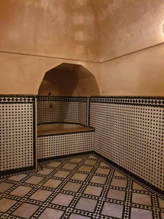 في ظل غياب الدعم تساؤلات تُطرح حول مصير العاملين بالقطاعات التي توقف نشاطها