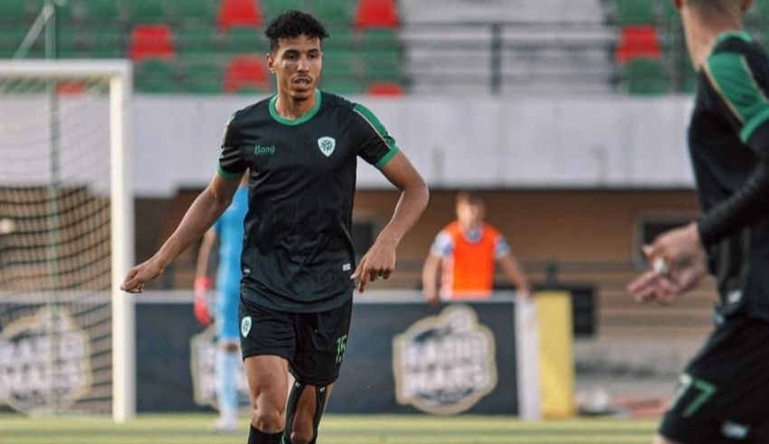 جمال حركاس مدافع المولودية الوجدية في الطريق لتوقيع ضمن كشوفات الرجاء البيضاوي