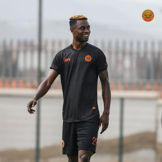 فريق النهضة البركانية يعزز صفوفه رسميا باللاعب تويسيلا كيسيندا في ثامن تعاقداته الصيفية