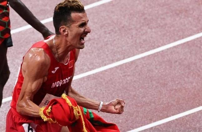 الملك محمد السادس يبعث برقية تهنئة إلى البطل الأولمبي سفيان البقالي