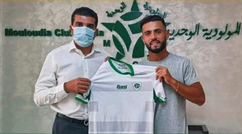 مراون لمزاوري يحمل قميص المولودية الوجدية لثلاث سنوات واللاعب الموساوي يوقع لفريق النهضة البركانية عقد يمتد لثلاثة مواسم