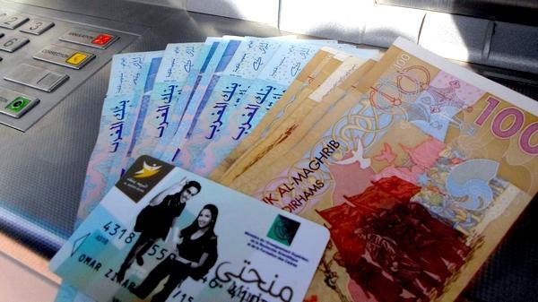 وكالات “بريد بنك” تعرف ازدحاما شديدا بسبب توافد عدد كبير من الطلبة على سحب منحة الشطر الأول من السنة الجامعية الجارية