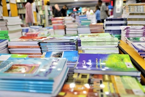 رغم تطمينات الحكومة.. زيادات في أسعار الكتب واللوازم المدرسية