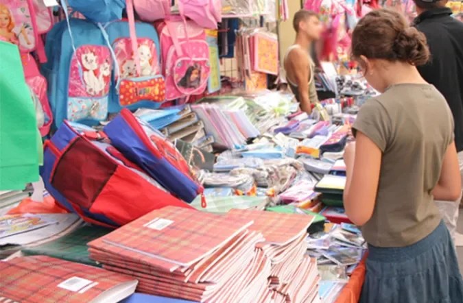 في ظل الغلاء الفاحش..أولياء يفضلون شراء الأدوات المدرسية من العربات هروبا من أسعار المكتبات