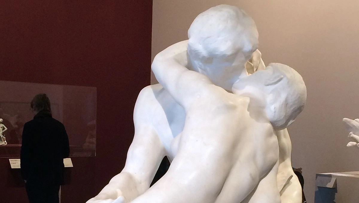 آباء و اولياء تلاميذ إحدى المؤسسات الخاصة مستاؤون من صور منحوتات “عارية” في مقرر دراسي