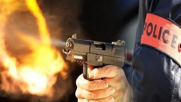 مفتش شرطة ممتاز يُطْلق الرصاص على رئيسه في العمل