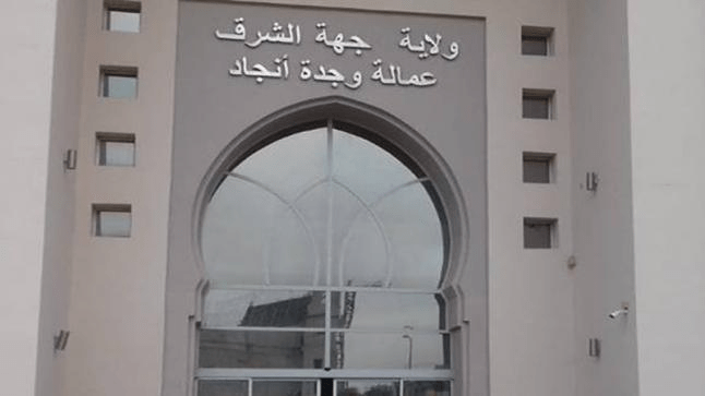 المصالح المختصة تقوم بهدم جدار الثكنة العسكرية بلميلودي بوجدة كان مهددا بالسقوط على المارة