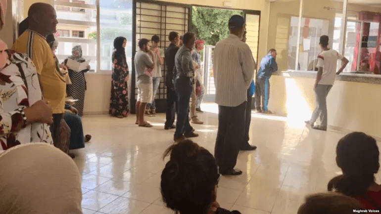 وجوه عابسة أبواب مغلقة ومناوشات يومية في الإدارات المغربية