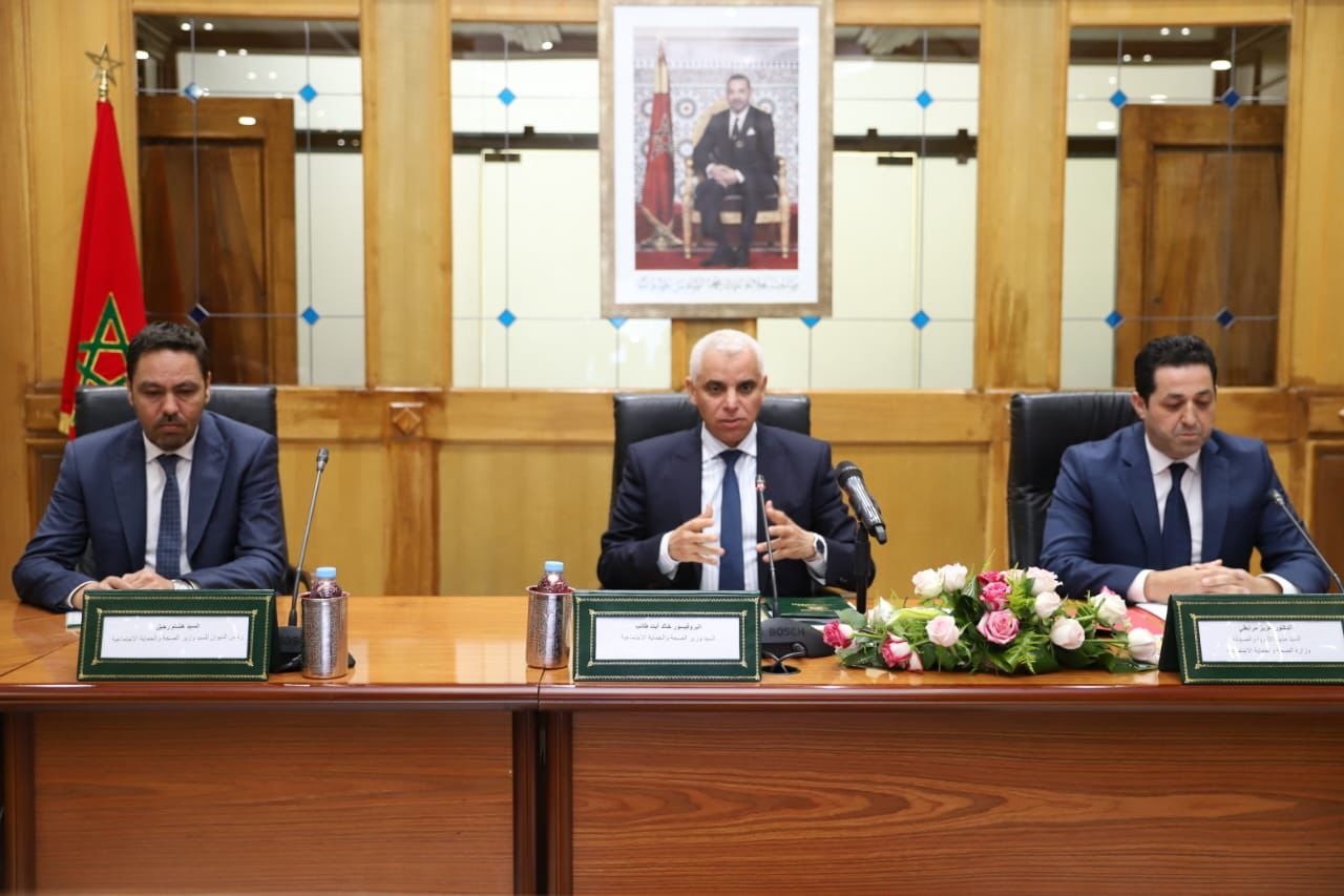 وزير الصحة والحماية الاجتماعية يترأس اجتماعا مع المركزيات النقابية الوطنية للصيادلة