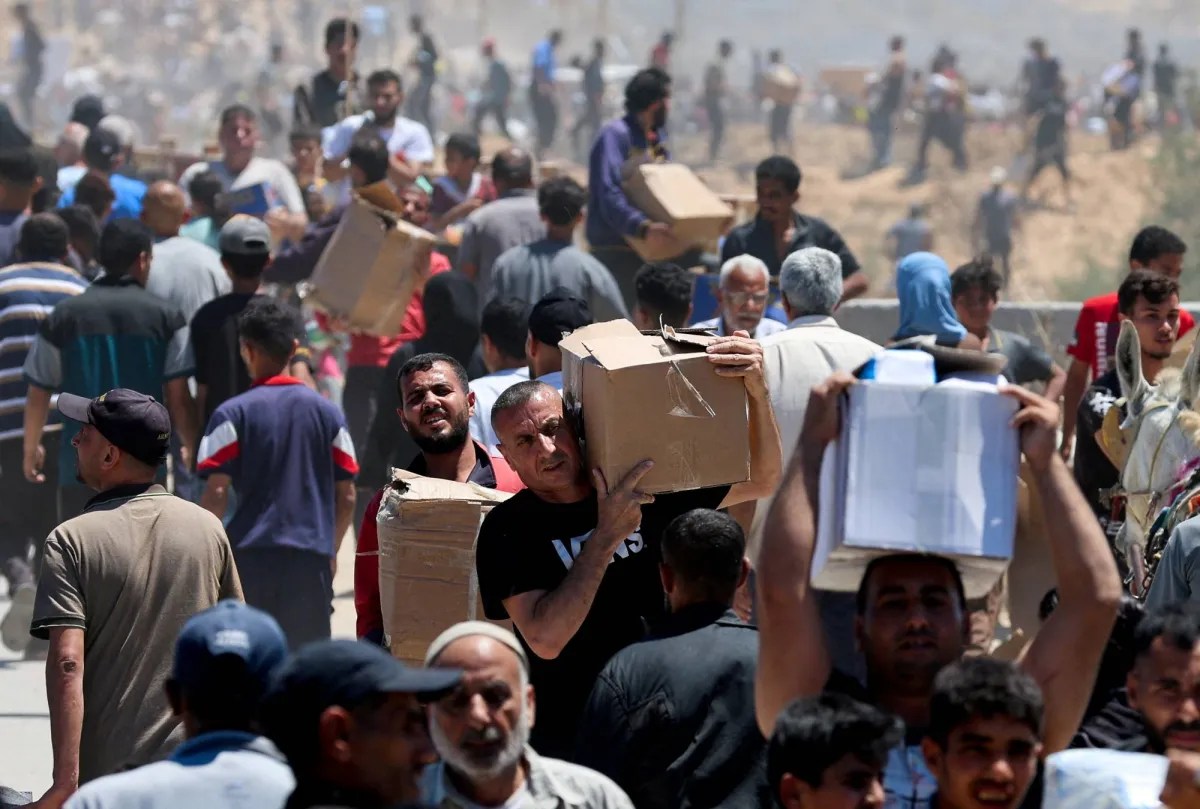 حياتنا مرةٌ صعبةٌ وعيشنا كئيبٌ حزينٌ