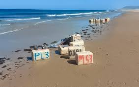 أمواج السعيدية تلفظ شحنة كبيرة من الحشيش تستفز الأجهزة الأمنية