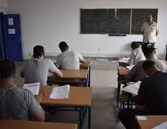 ناجحون خلف الأسوار السجنية