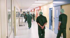 لهذا السبب وزارة الصحة تشدد الرقابة على حضور الأطر الصحية مع تطبيق الاقتطاع من الأجور