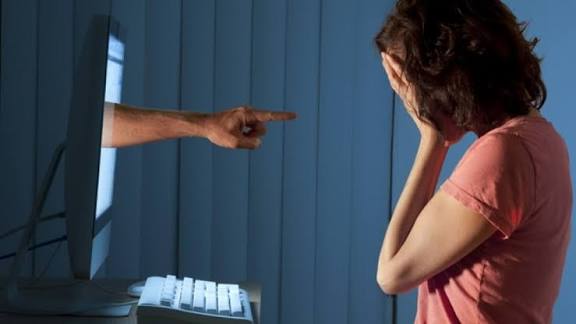 منظمة النساء الاتحاديات تعلن مساندتها لكل النساء ضحايا العنف الرقمي