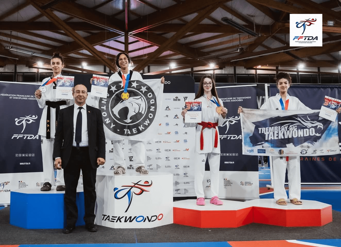 توقيع اتفاقية شراكة بين الجامعة الملكية المغربية للتايكوندو والاتحاد الفرنسي بمدينة ليون