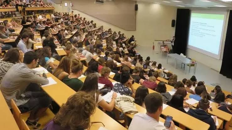 غموض وعدم استقرار في صفوف 3500 طالب وطالبة لهذا السبب!