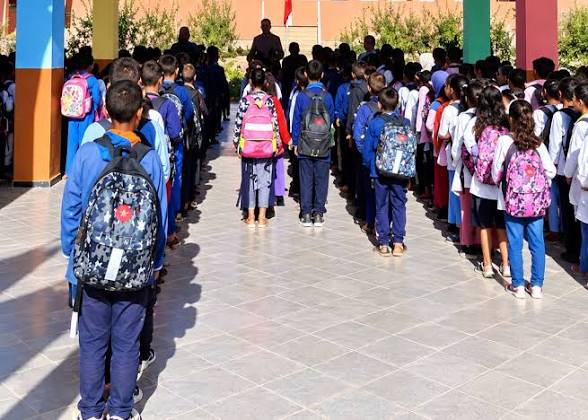 بعد العودة إلى الساعة القانونية.. المؤسسات التعليمية تعود إلى اعتماد الثامنة صباحا لانطلاق الدراسة